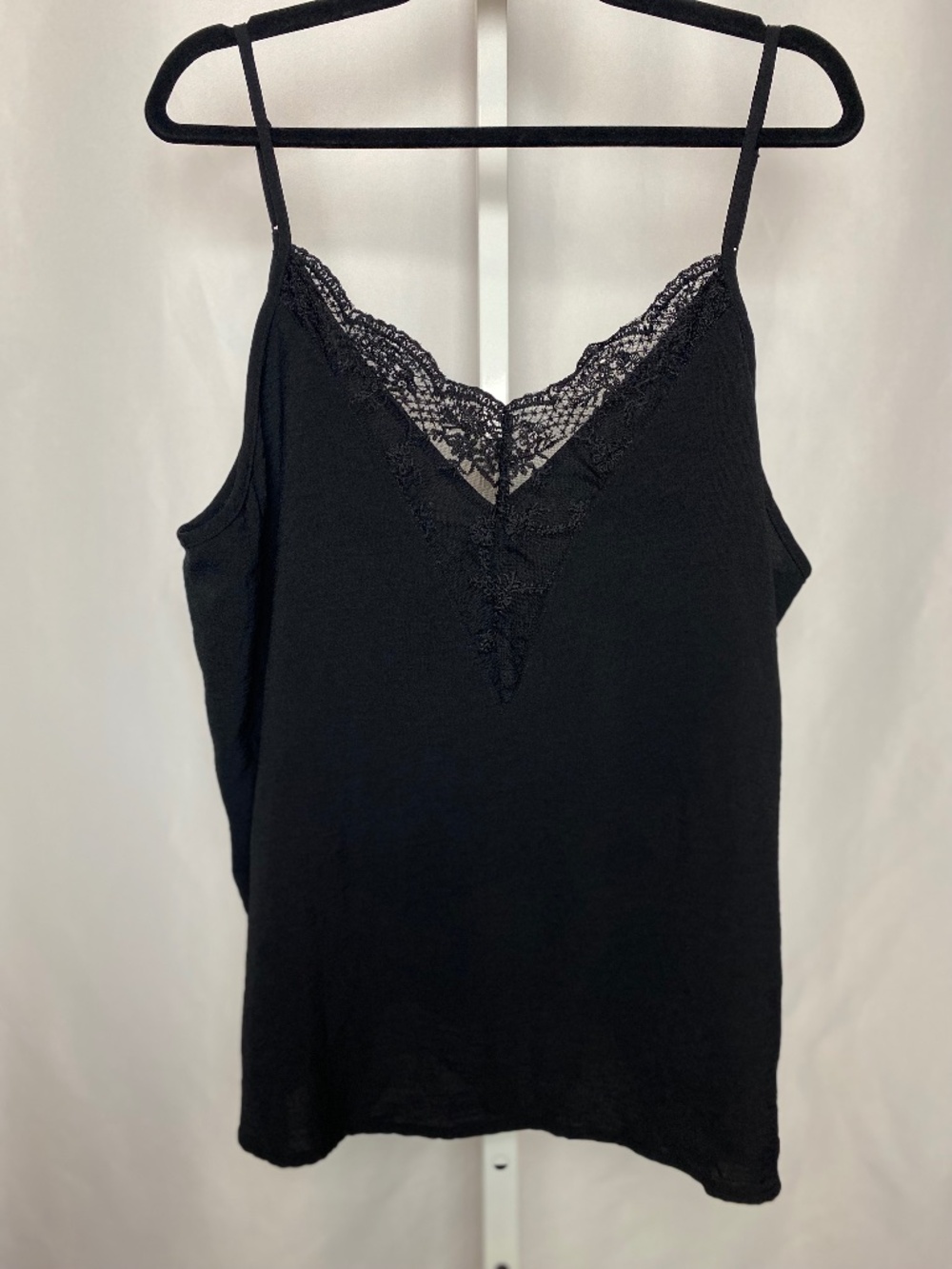 SHEIN Womenʻs Plus Size Black Lace-trim V-neck Camisole Top 1XL